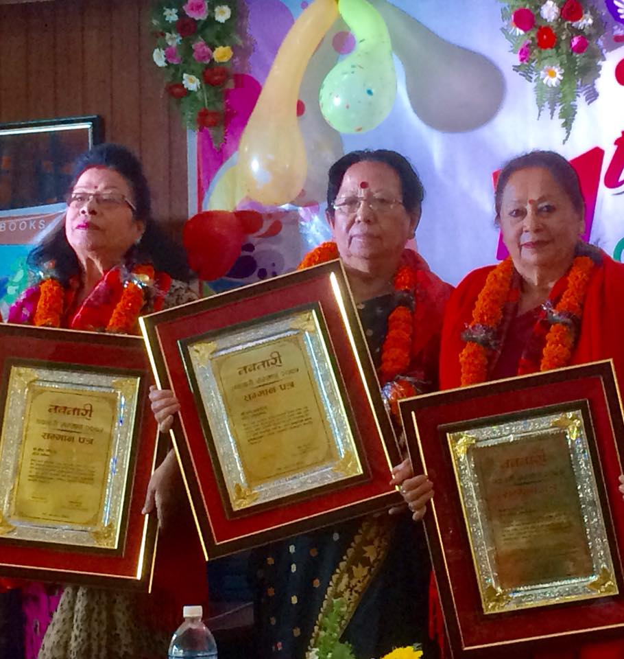 नवनारी  सम्मान तस्वीरमा