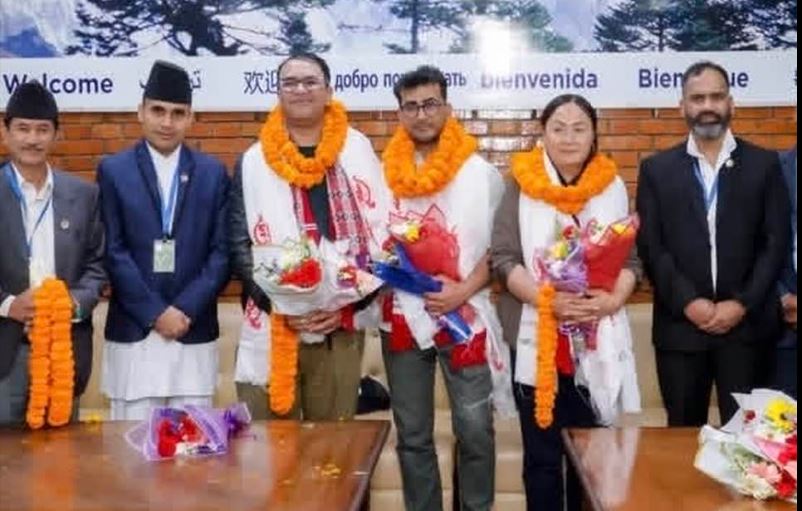 ‘एलिफेन्ट्स इन द फग’कोलाई  सञ्चारमन्त्रीले गरे साढे २ लाख दिने घोषणा